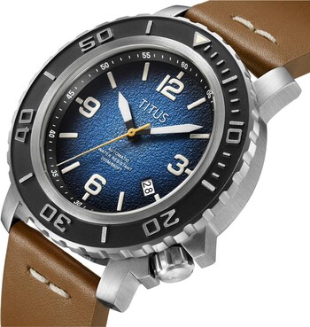 The Cape三針日期顯示自動機械皮革腕錶 (W06-03227-005)